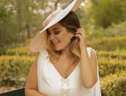 Novias con pamela: romanticismo y elegancia