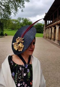 Fabiola con tocado glamour colección cuqui cute