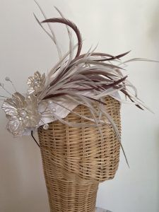 CasqueteNoviaPlumasCuqui